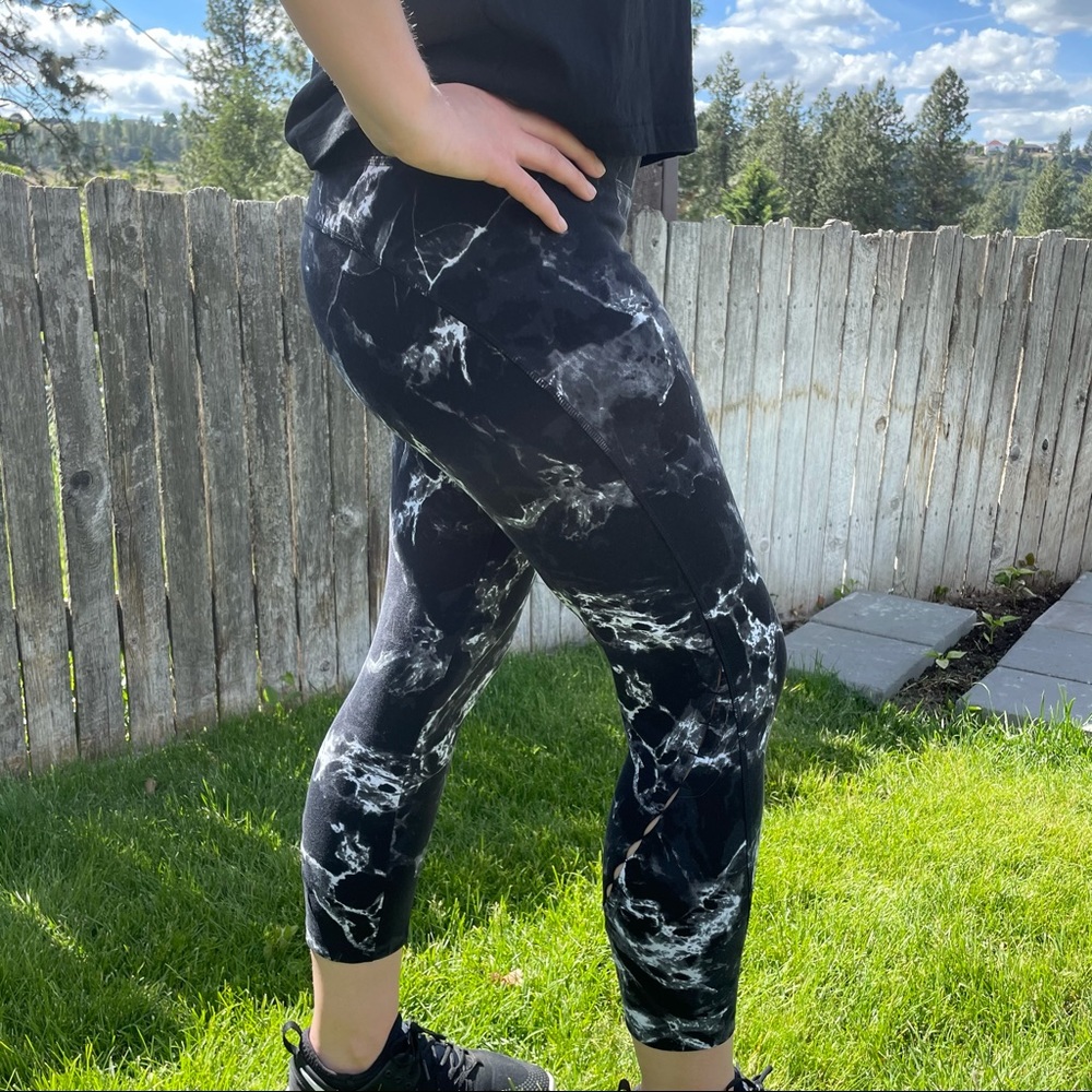 Victoria’s Secret Pink Marbled Crop Leggings